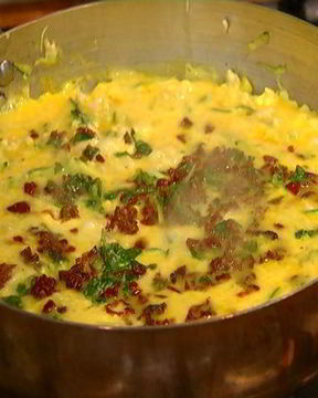 Фриттата с начинкой из курицы и овощей