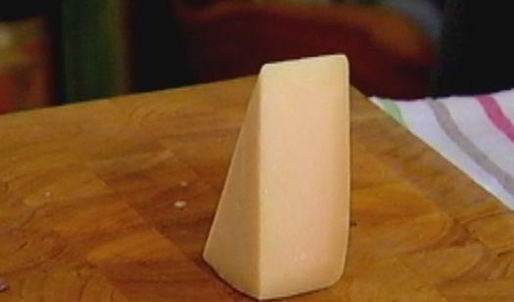 фриттата с сыром, тимьяном и вялеными помидорами