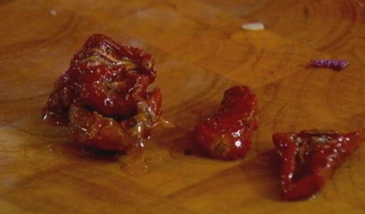 фриттата с сыром, тимьяном и вялеными помидорами