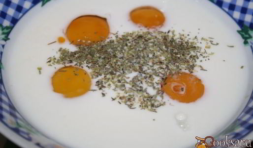 королевский омлет на гренке с колбасой сальчичон в мультиварке