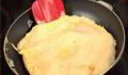 нежный омлет с копченой рыбой