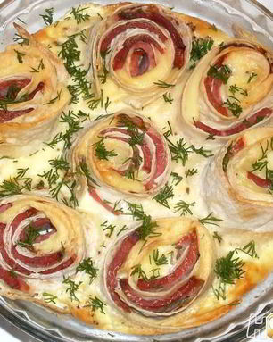 Омлет — букет с розами из лаваша