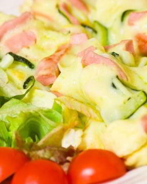 Омлет из кабачков с ветчиной и сыром