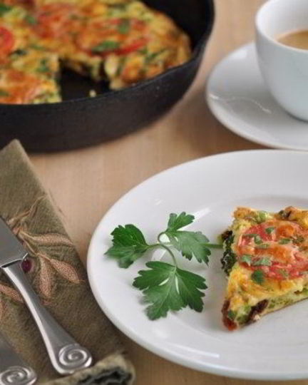 Рецепт омлета с брокколи и помидорами