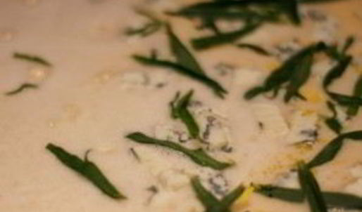 омлет с голубым сыром