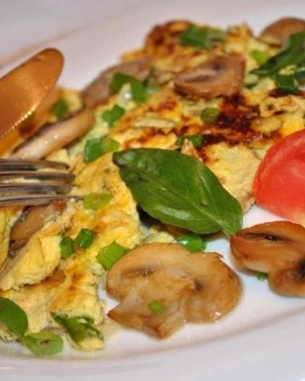 Рецепт омлета с грибами и зеленым луком