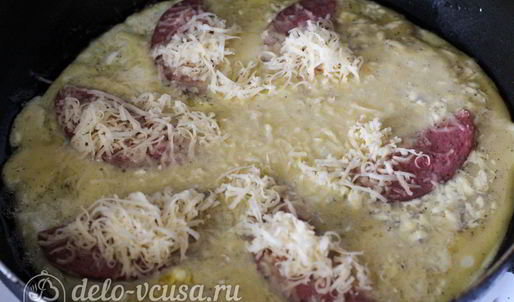 омлет с колбасой и сыром