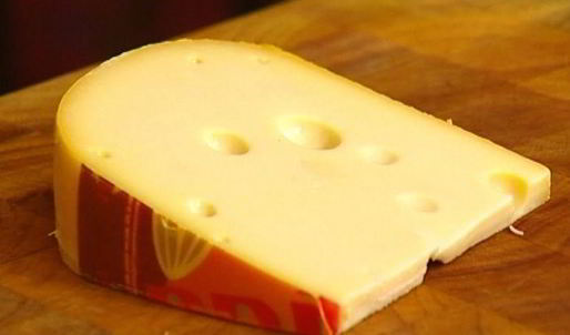 омлет с копченой ветчиной, сыром и свежей зеленью