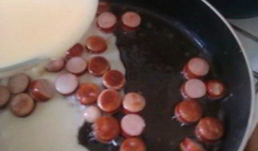 омлет с сосиской