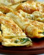 Омлет с тыквой, карамелизованным луком, горгонзолой и шалфеем