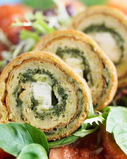 Рецепт омлетных трубочек со шпинатом и хлопьями