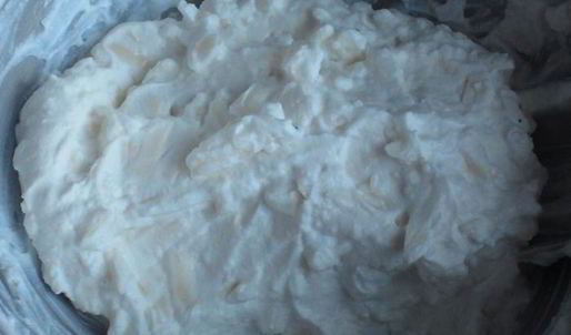 рулетики из омлета с творожно-сырной начинкой