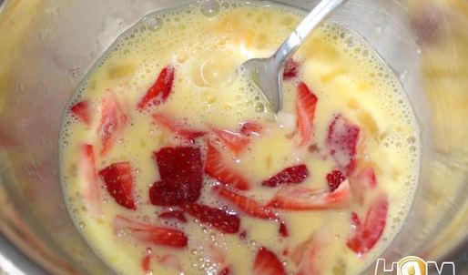 сладкий омлет с клубникой