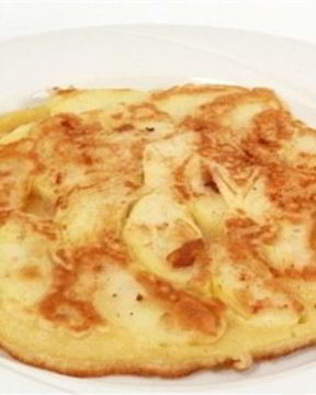 Сладкий омлет с яблоками в глазури