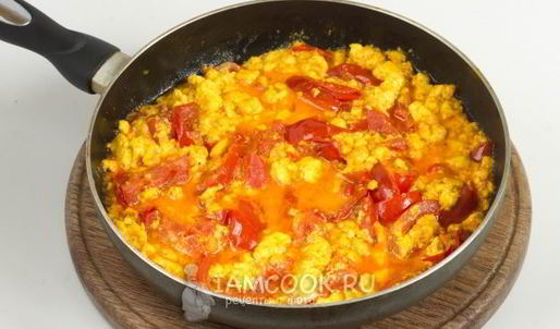 вегетарианский омлет с адыгейским сыром