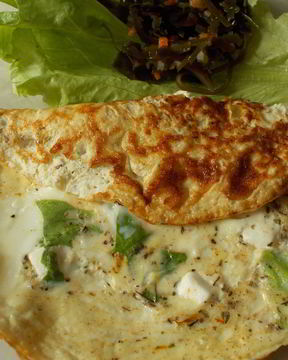 Воздушный омлет с брынзой