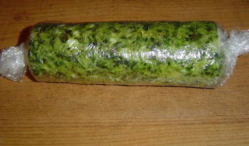 закуска из омлета, сыра и красной рыбы