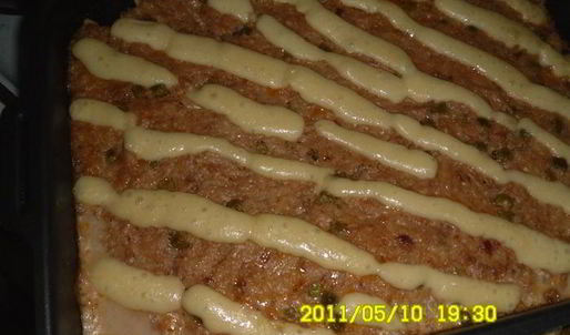 мясные паштетики с рисом и зеленым горошком