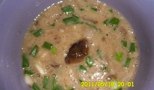 мясные паштетики с рисом и зеленым горошком