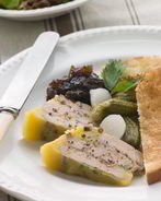 Паштет из индейки с беконом и зеленью