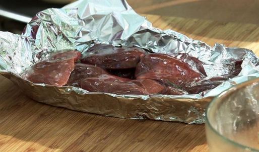 паштет из индюшачьей печенки с вареньем из кислых томатов