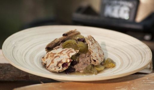 паштет из индюшачьей печенки с вареньем из кислых томатов