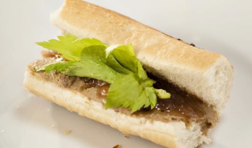 паштет из куриной печенки с луковым конфитюром