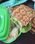 Паштет из нута с яблоками и хлебцами из отрубей