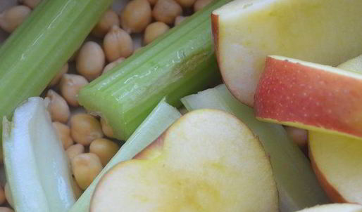 паштет из нута с яблоками и хлебцами из отрубей