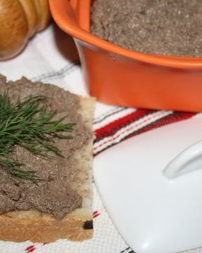 Паштет из печени индейки с корнем сельдерея и вином