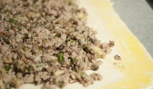 паштет из телятины и грибов в слоеном тесте