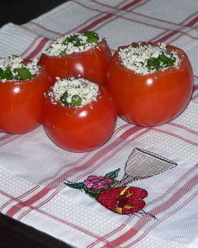 Помидоры, фаршированные брынзой