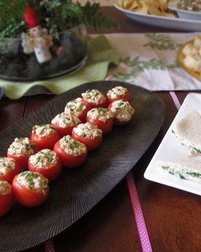 Помидоры, фаршированные сыром и чесноком