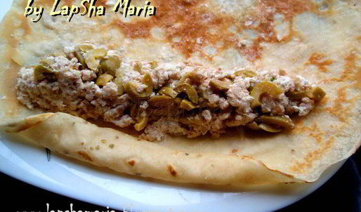 блинные роллы с курицей и оливками