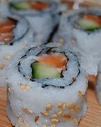 Домашние суши-роллы с копченой семгой