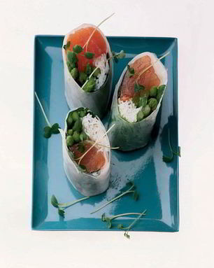 Хрустящие роллы с лососем и спаржей