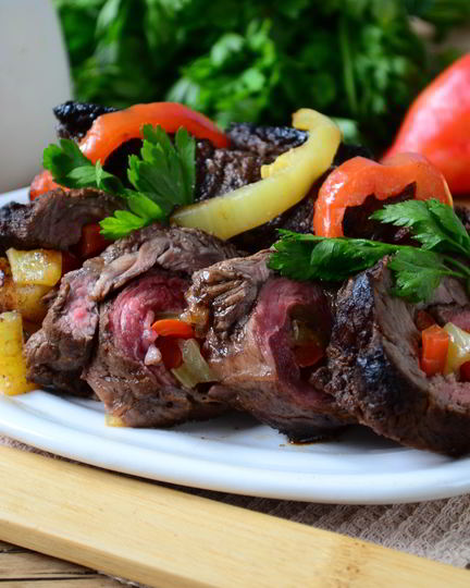 Рецепт мясных роллов, фаршированных овощами