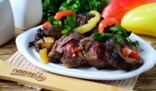 мясные роллы, фаршированные овощами