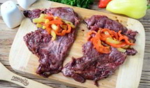 мясные роллы, фаршированные овощами