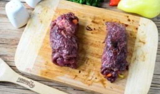 мясные роллы, фаршированные овощами