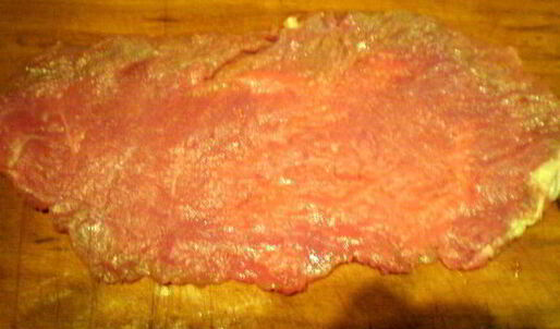 мясные роллы в винно-грибном соусе