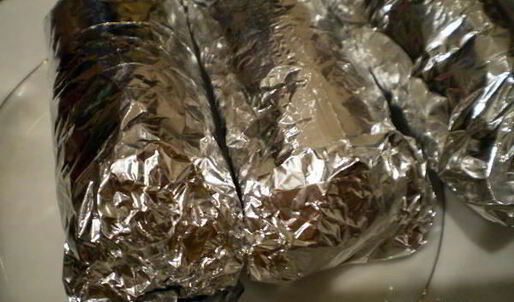 мясные роллы в винно-грибном соусе