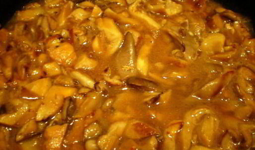 мясные роллы в винно-грибном соусе