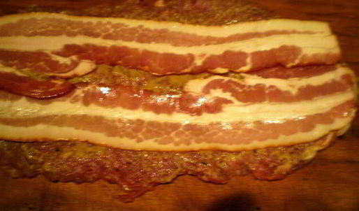 мясные роллы в винно-грибном соусе