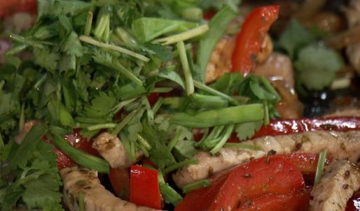 ролл со свининой