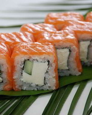 Роллы Филадельфия с авокадо и лососем