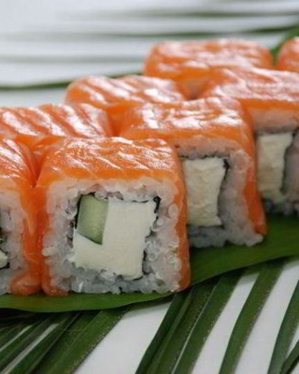 Рецепт роллов филадельфия с авокадо и лососем
