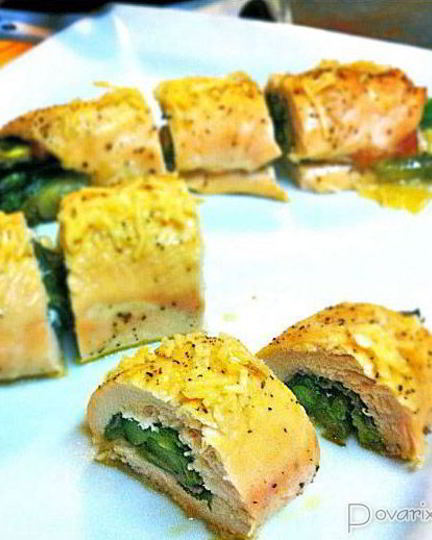 Рецепт роллов из курицы со спаржей, сыром, прошутто