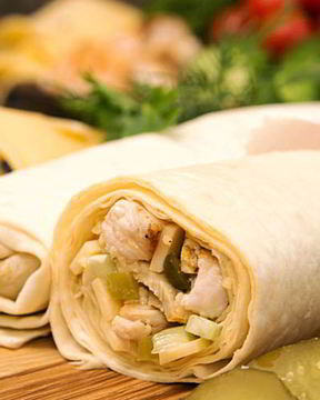 Роллы из лаваша с курицей и солеными огурцами