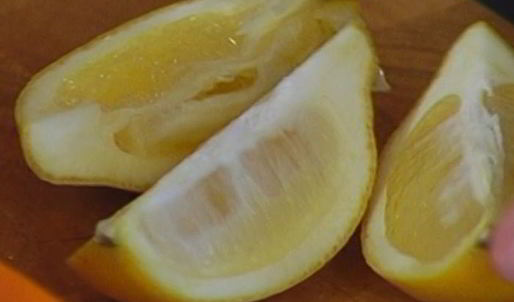 роллы из омлета с авокадо, помидорами и зеленью